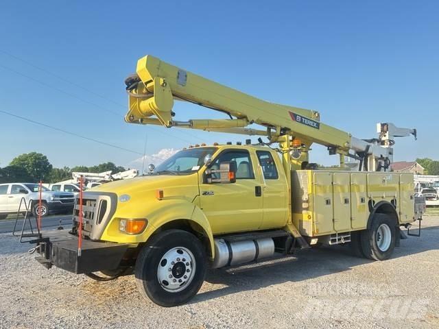 Ford F-750 Bilmontert lift