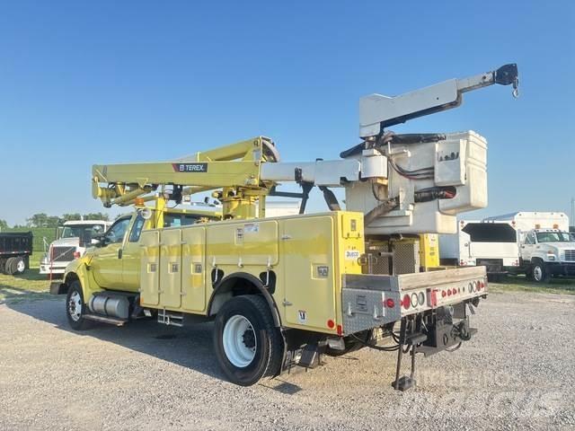 Ford F-750 Bilmontert lift