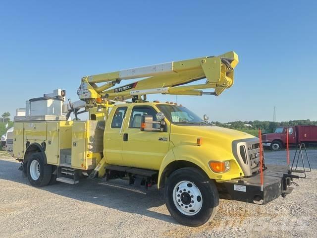 Ford F-750 Bilmontert lift