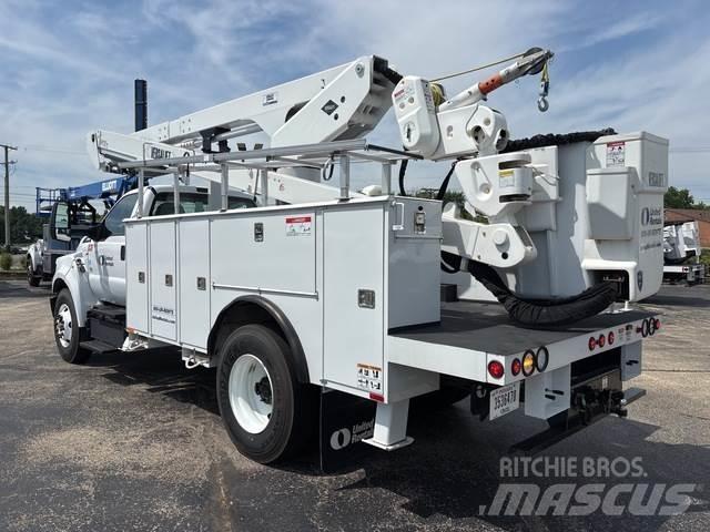 Ford F-750 Bilmontert lift