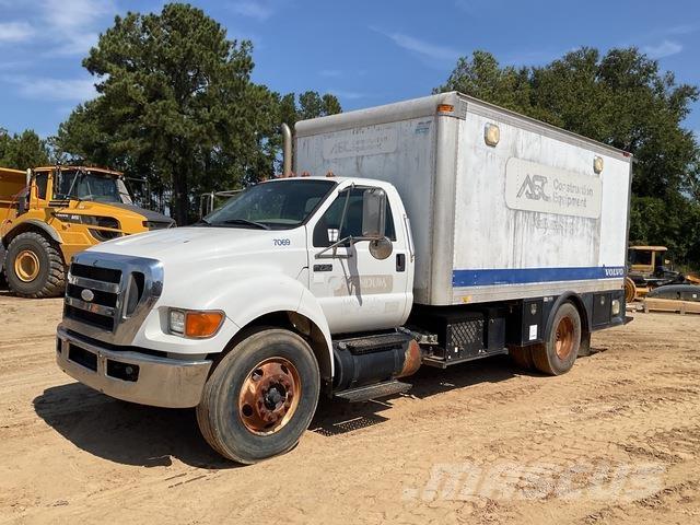 Ford F-750 Tankbiler