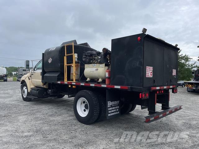 Ford F-750 Tankbiler