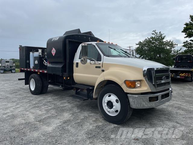 Ford F-750 Tankbiler