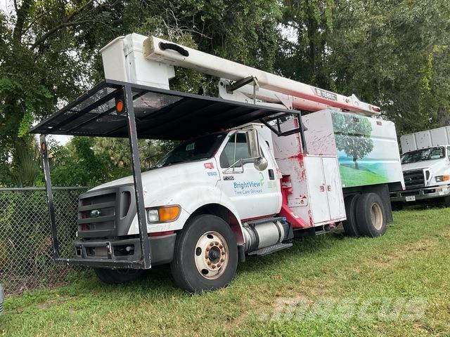 Ford F-750 Bilmontert lift