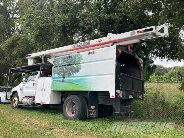 Ford F-750 Bilmontert lift