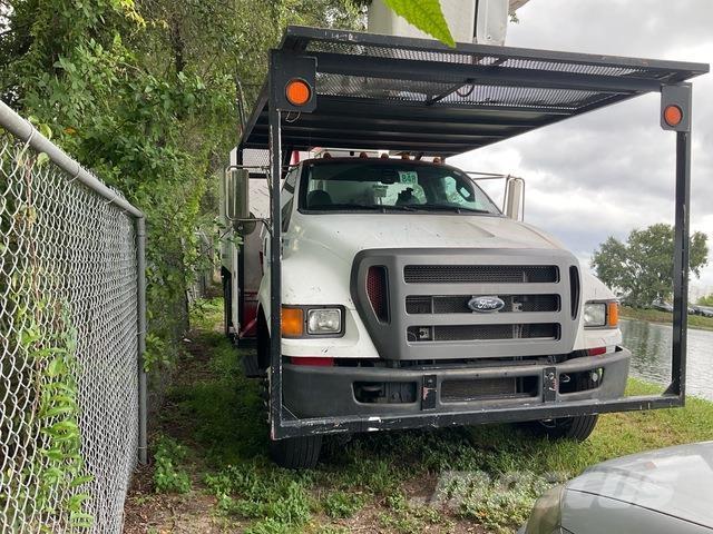 Ford F-750 Bilmontert lift