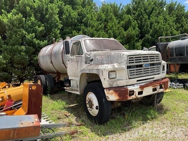 Ford F700 Tankbiler