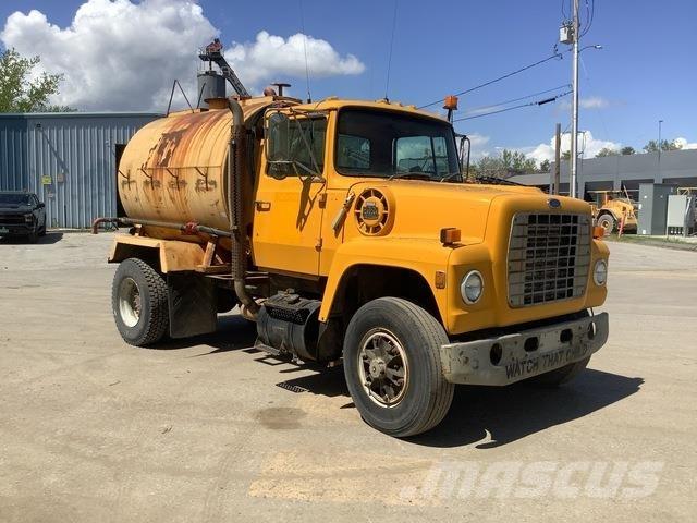 Ford L8000 Vanningsvogn for støvdemping