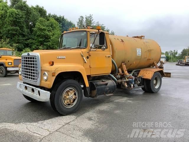 Ford L8000 Vanningsvogn for støvdemping