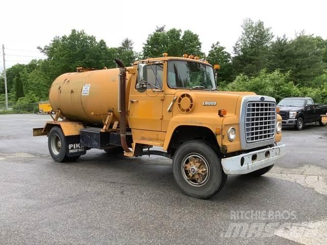 Ford L8000 Vanningsvogn for støvdemping