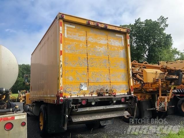 Ford L8000F Skapbiler