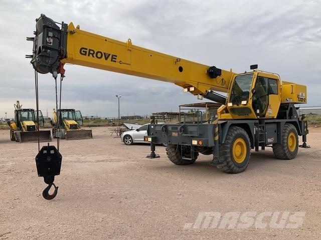 Grove RT530E-2 Røff terreng kraner