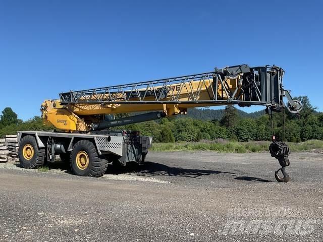 Grove RT9130E Røff terreng kraner
