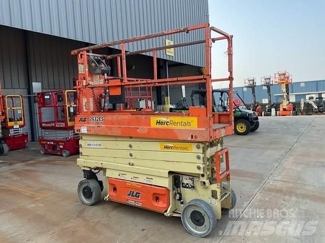 JLG 2632ES Sakselifter