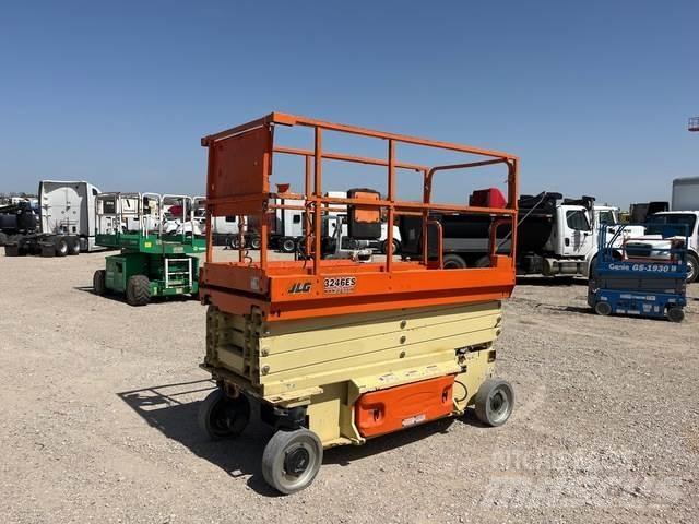 JLG 3246ES Sakselifter