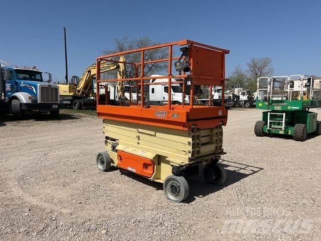 JLG 3246ES Sakselifter