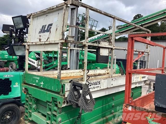 JLG 3246ES Sakselifter