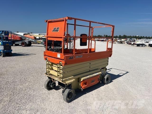 JLG 3246ES Sakselifter