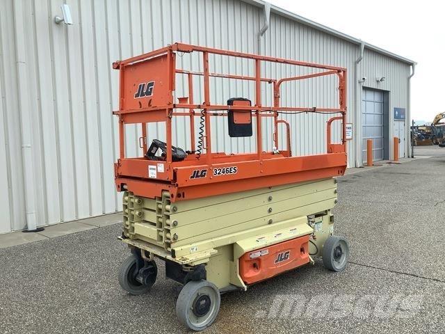 JLG 3246ES Sakselifter