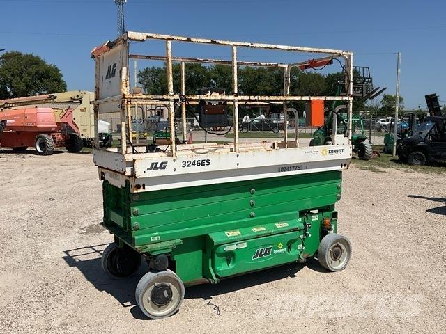 JLG 3246ES Sakselifter