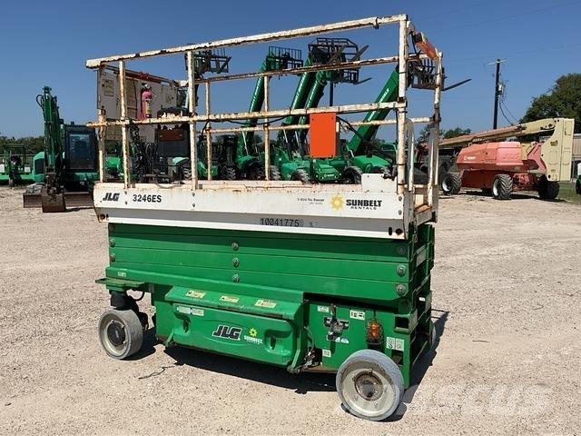 JLG 3246ES Sakselifter