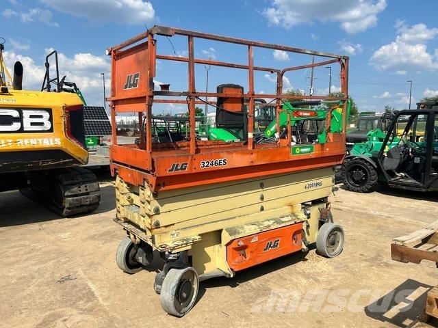 JLG 3246ES Sakselifter
