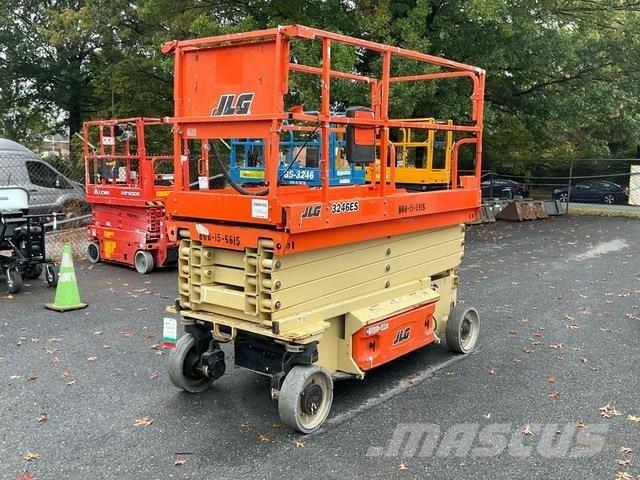 JLG 3246ES Sakselifter