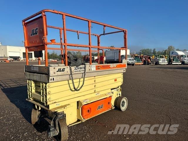 JLG 3246ES Sakselifter