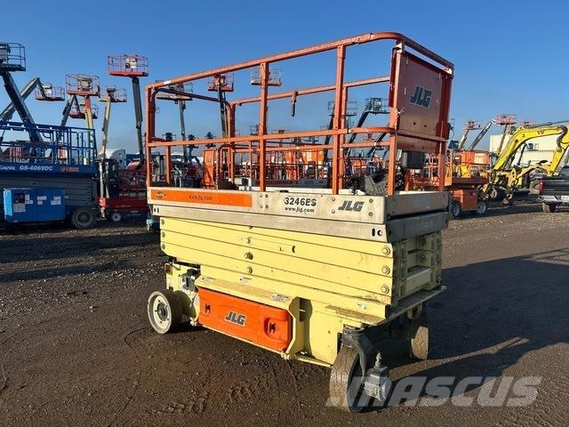 JLG 3246ES Sakselifter