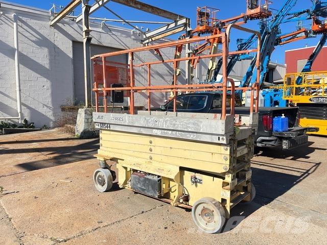 JLG 3246ES Sakselifter