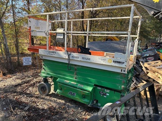 JLG 3246ES Sakselifter