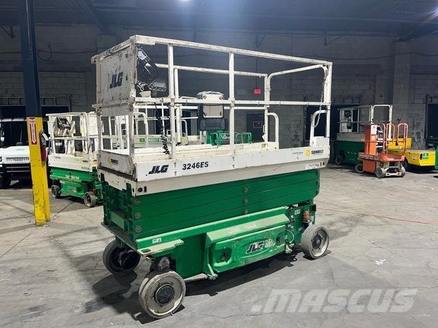 JLG 3246ES Sakselifter
