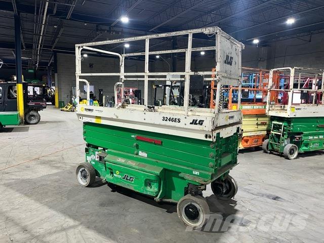 JLG 3246ES Sakselifter
