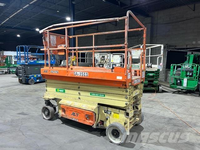 JLG 3246ES Sakselifter
