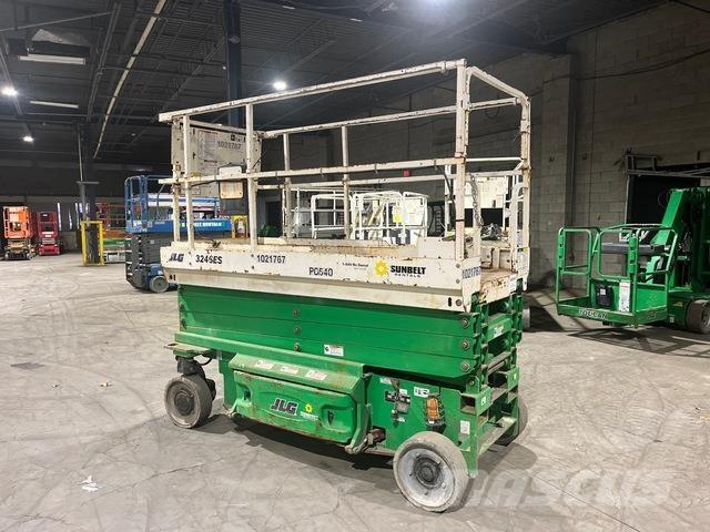 JLG 3246ES Sakselifter