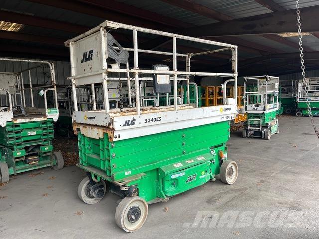 JLG 3246ES Sakselifter