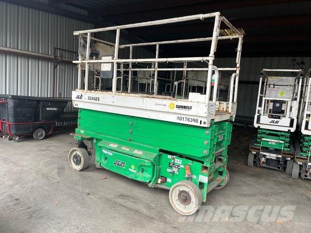 JLG 3246ES Sakselifter