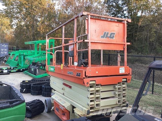 JLG 3246ES Sakselifter