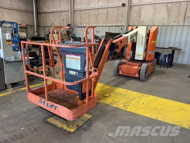 JLG E300AJP Leddede bomlifter