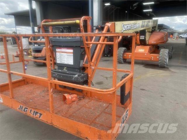 JLG M600J Leddede bomlifter