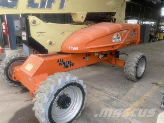 JLG M600J Leddede bomlifter