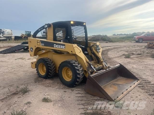 John Deere 325 Kompaktlastere