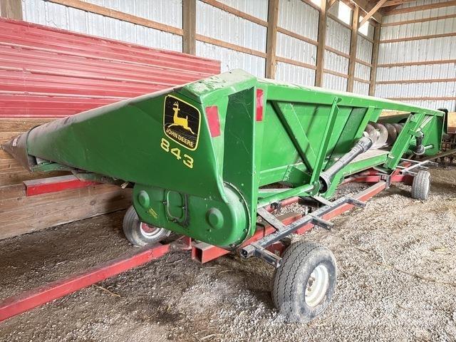 John Deere 843 Andre Jordforbedrings maskiner og ekstrautstyr