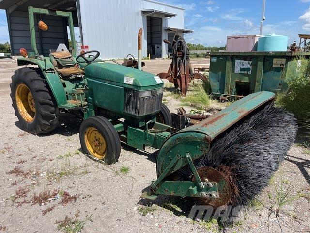 John Deere 970 Innendørs feiemaskiner