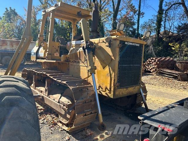 Komatsu D68E-1 Dozere Beltegående