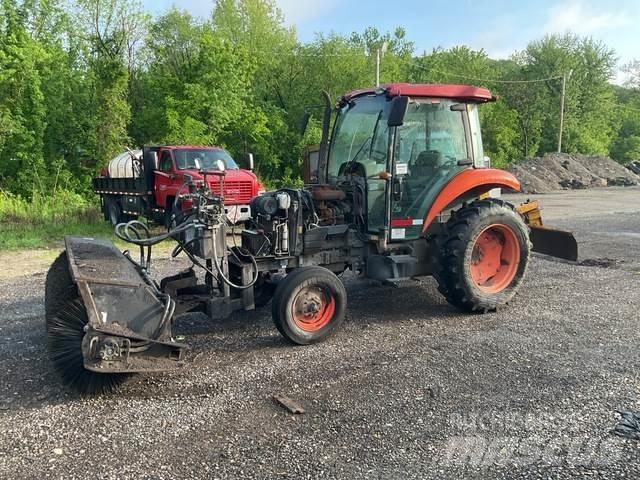 Kubota M5040 Innendørs feiemaskiner