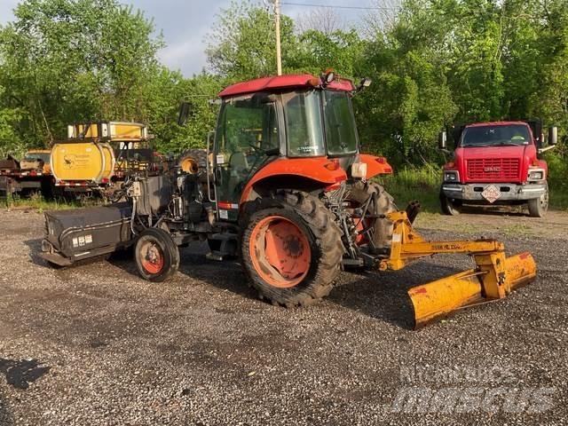 Kubota M5040 Innendørs feiemaskiner