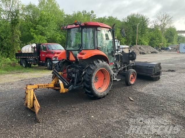 Kubota M5040 Innendørs feiemaskiner