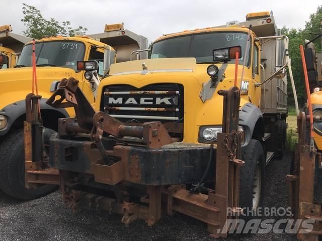 Mack 700 Snøploger- og skjær