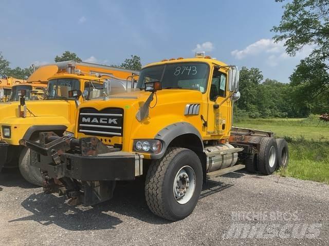 Mack 700 Snøploger- og skjær